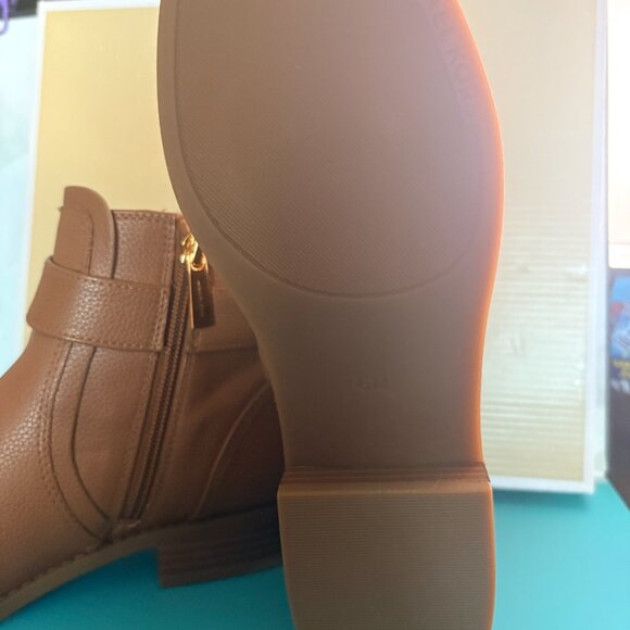 NIB Michael Kors Jilly Flat Bootie Faux Leather Size 6M - Picture 4 of 4